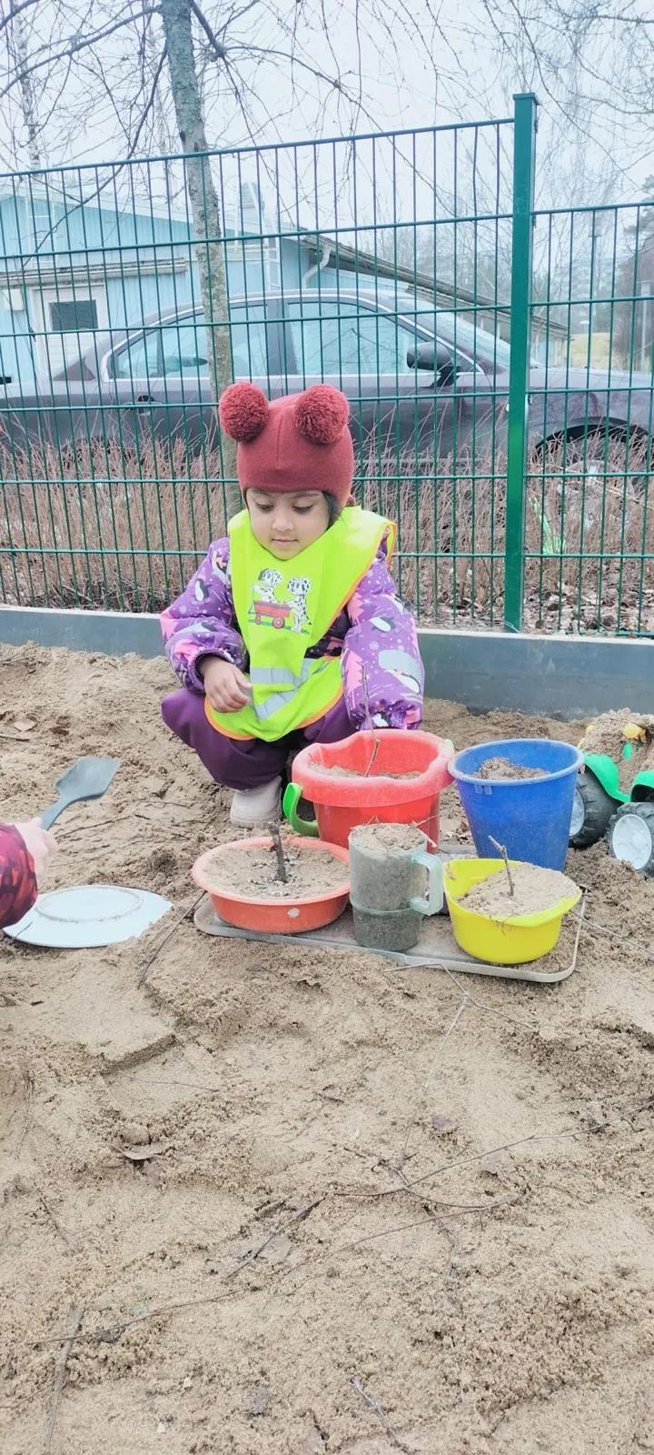A picture of UMKA kids playing in fall 2025